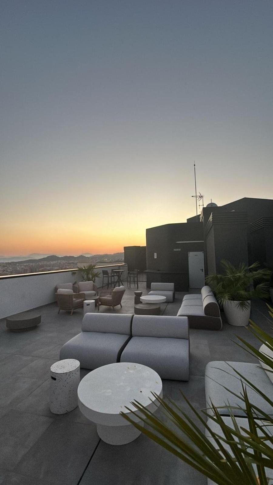 Urban Sky Apartment Малага Екстер'єр фото